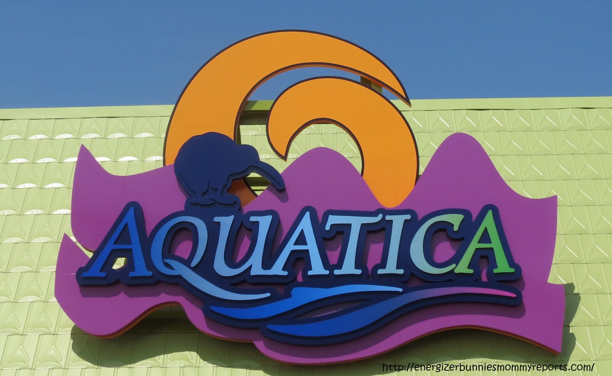 5 Mommy tips to enjoy Aquatica with young kids in tow. Mommy Snippets