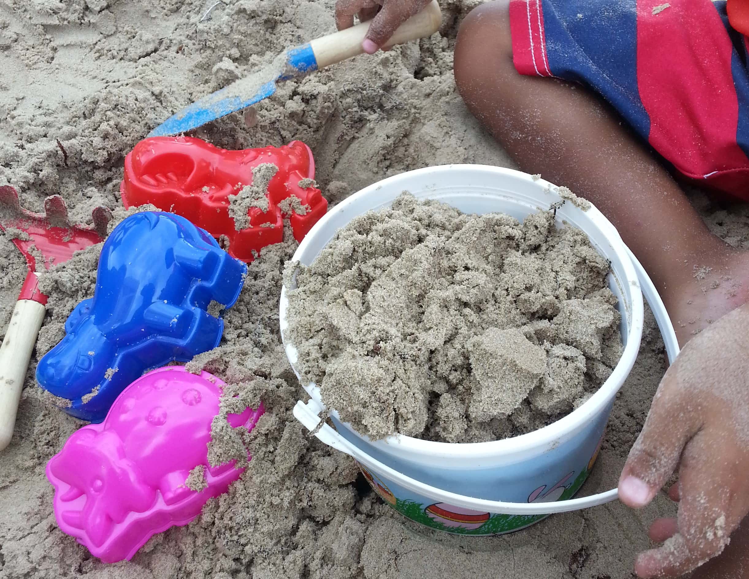 15 Fun and Free Beach Activities for Kids- Mommy Snippets (2)