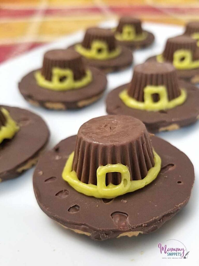 Need Easy Thanksgiving Cookies? Try These Pilgrim Hat Cookies!