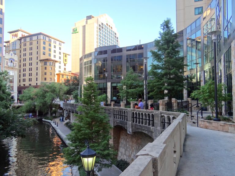 3 reasons why the Embassy Suites San Antonio Riverwalk is just right for large families.