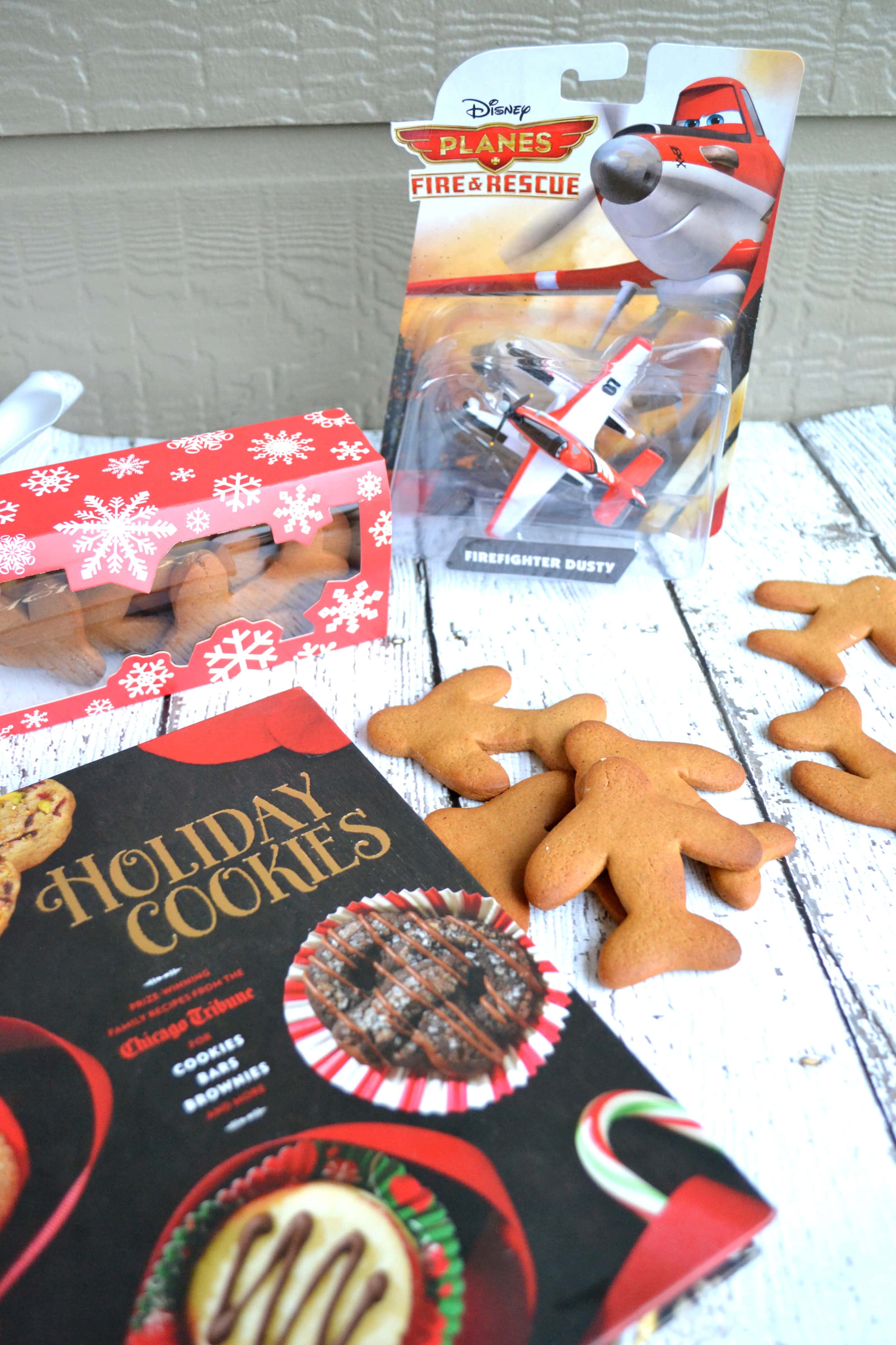 How to Make A Gingerbread Plane { A Christmas Gingerbread Airplane Recipe}