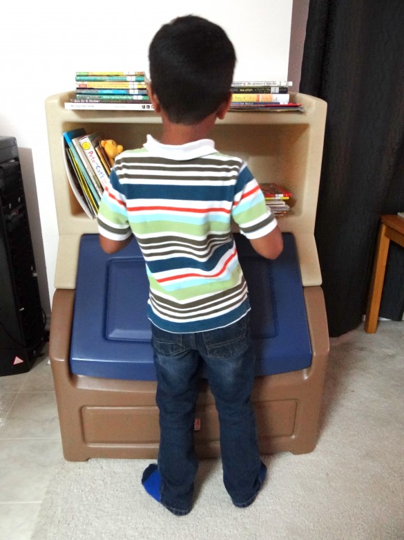 Step2 Lift and Hide Bookshelf Storage Chest (10)