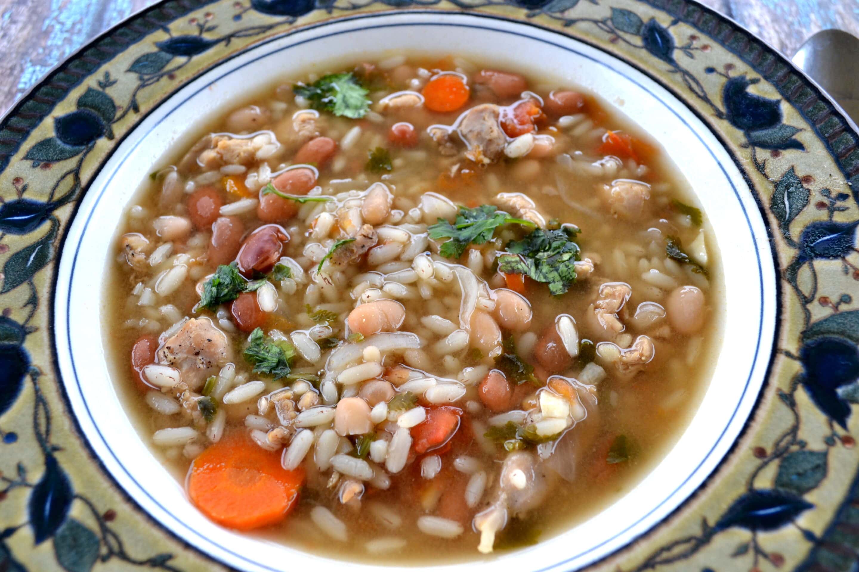 Healthy Chicken Rice and Bean Soup 