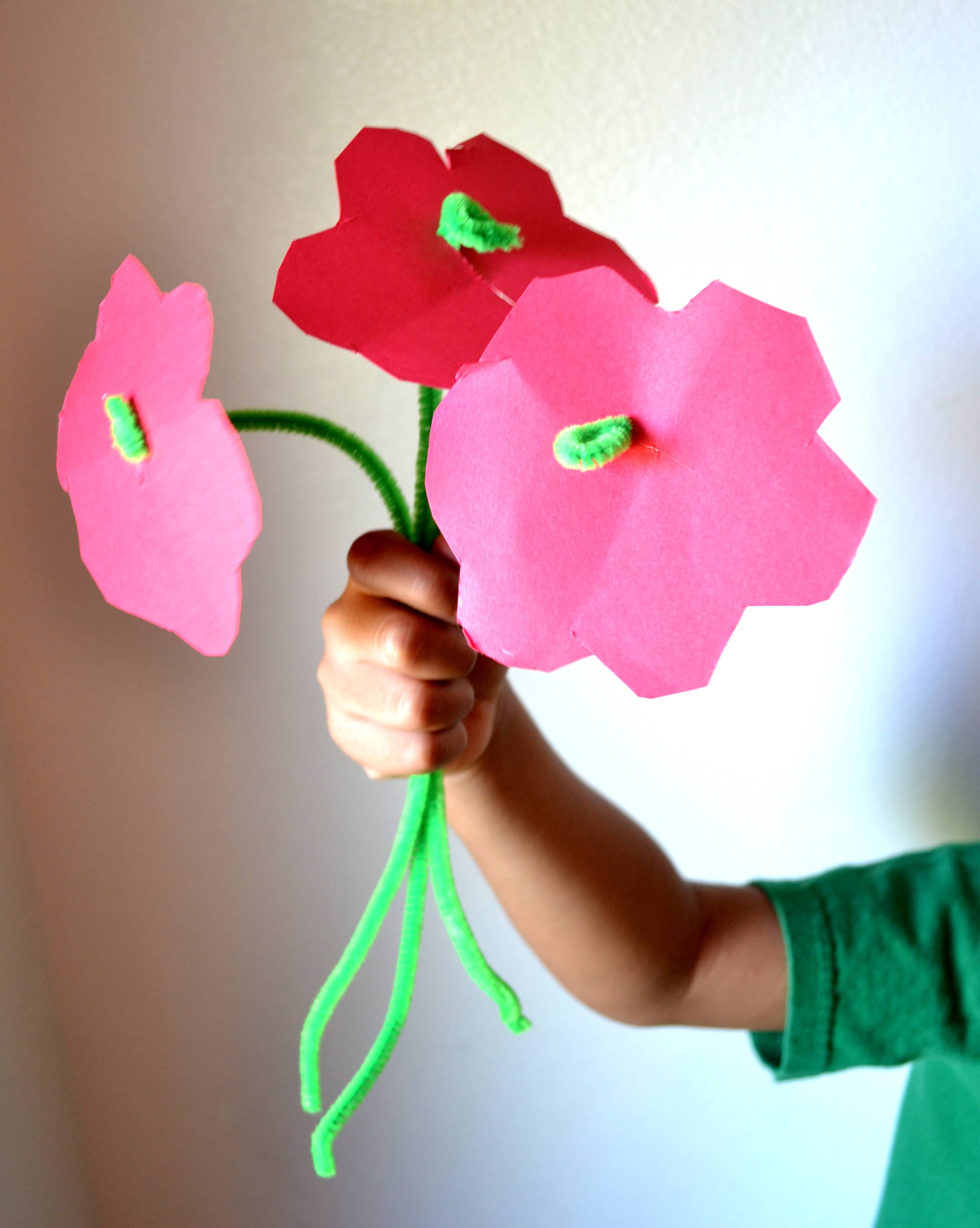 Easy DIY Pipe Cleaner Flower Craft for Preschoolers - Mommy Snippets
