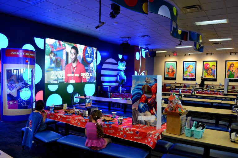 5 reasons to book your child’s party at Chuck E. Cheese