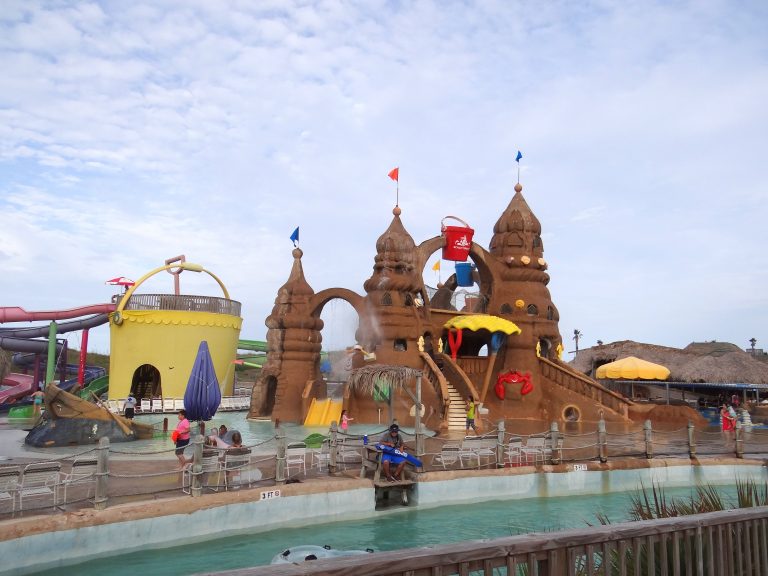 Schlitterbahn South Padre with Young Kids {+ 5 Tips} #BahnLove