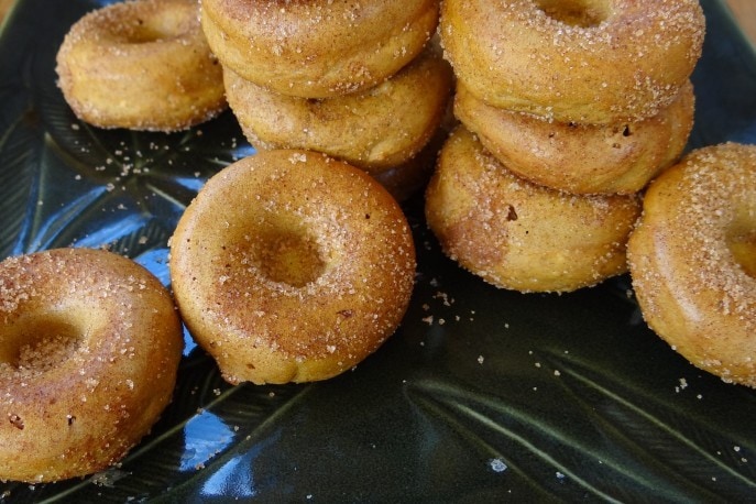 Pumpkin-Spice-Doughnuts-3-687x458