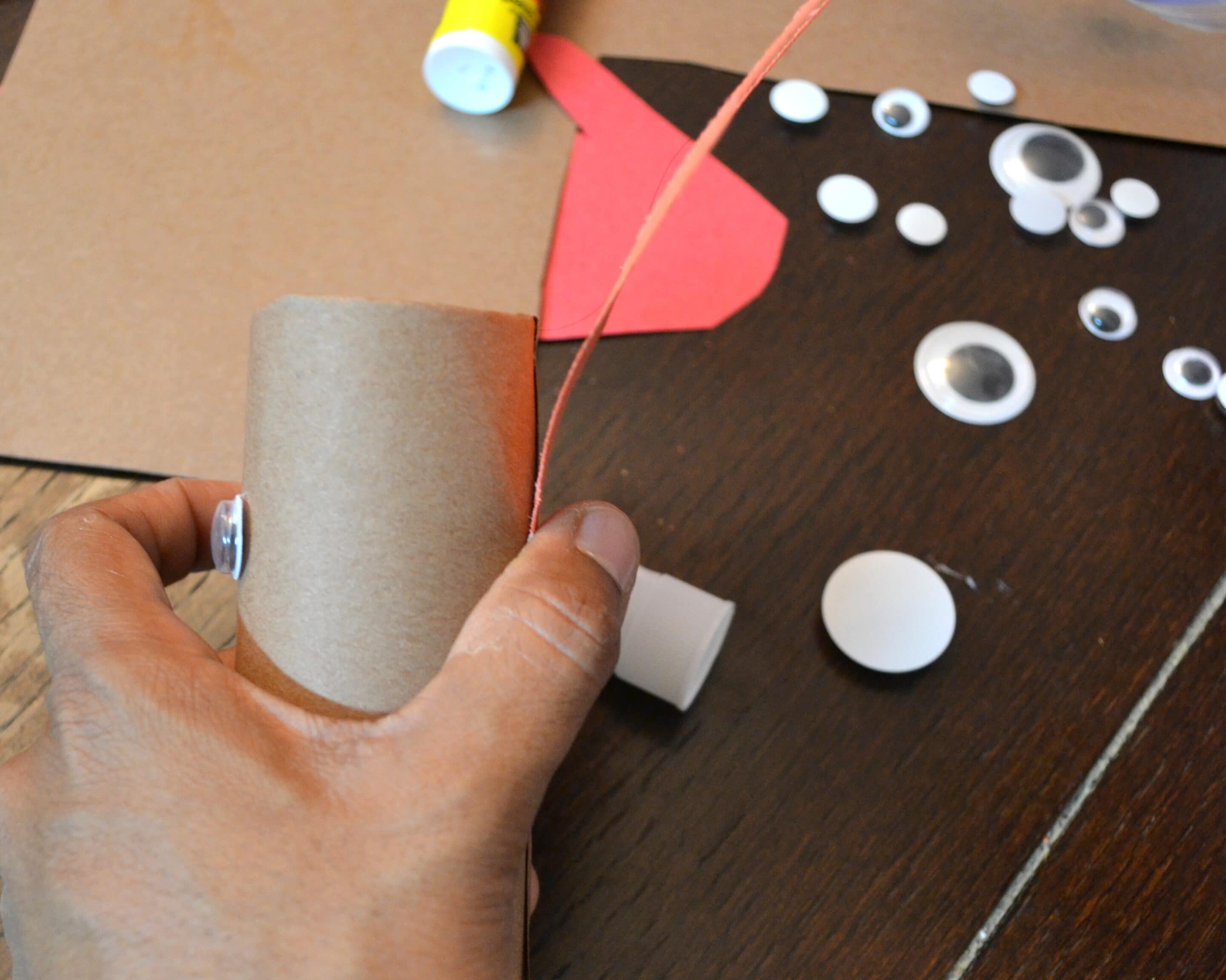 Thankful Turkey Toilet Paper Roll Craft with MommySnippets.com #BringingInnovation [ad] (25)