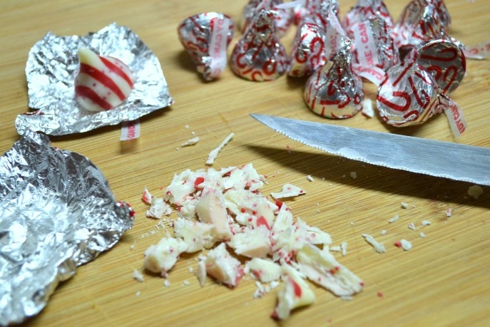 Candy Cane Blondie Bites- MommySnippets.com #GobbleAgain #IC #Sponsored (1)