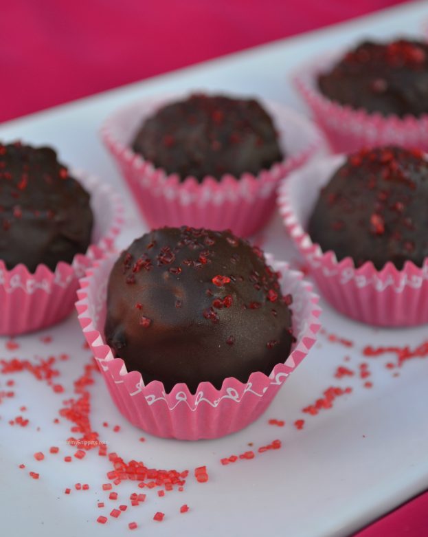 How to make the best cake balls- MommySnippets.com (3 ingredient cookie butter cake balls recipe) (18)
