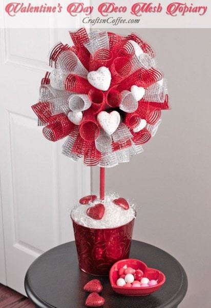 valentines-day-deco-mesh-topiary