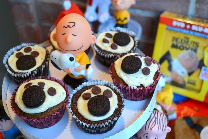 Snoopy's OREO cupcakes- MommySnippets.com