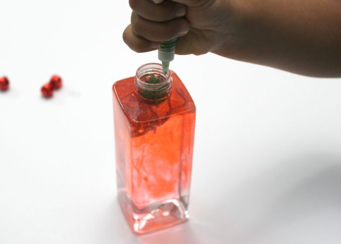 how-to-make-a-festive-calm-down-travel-bottle-for-kids-mommysnippets-com-diydivas-14