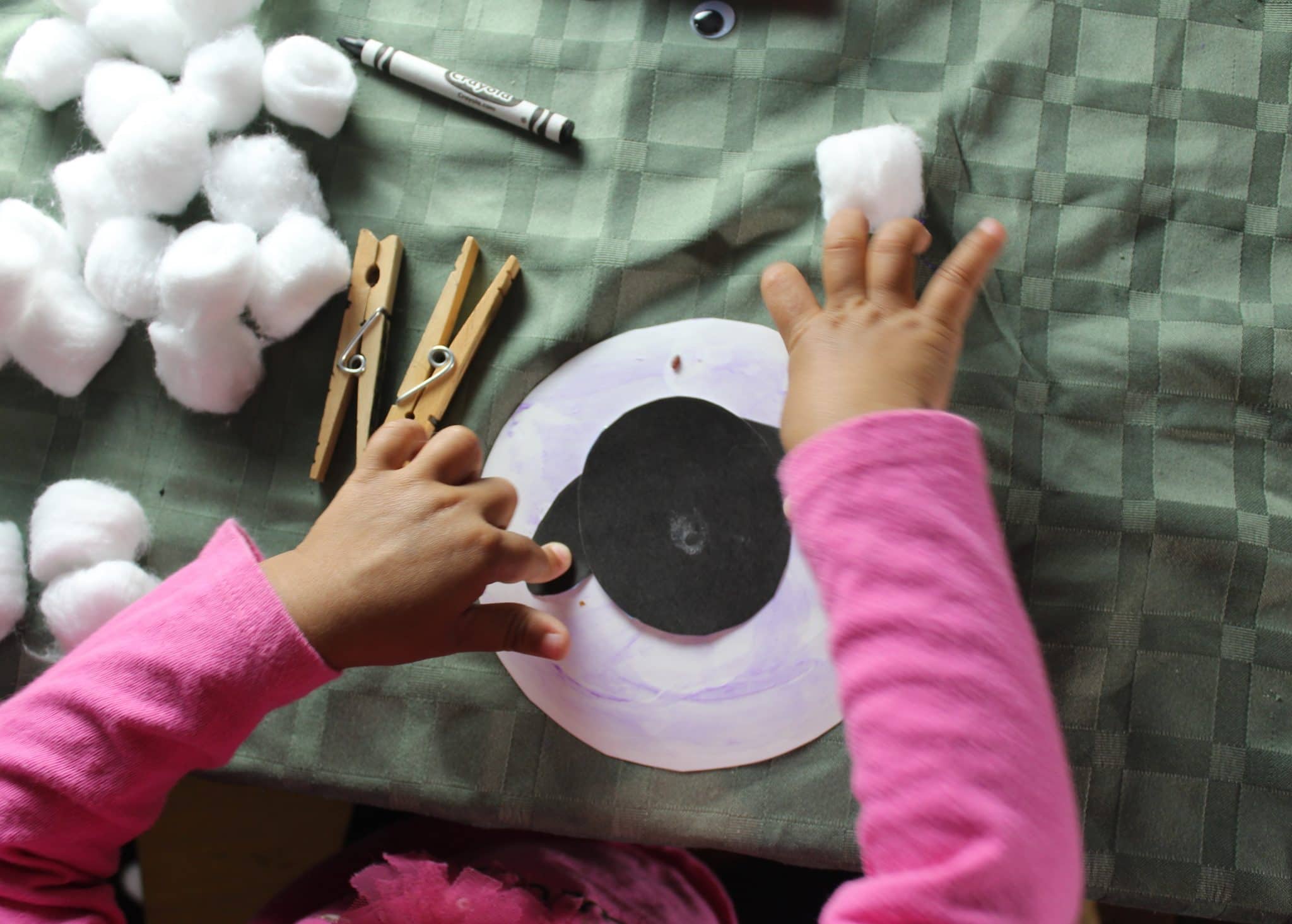 Easy Toddler Sheep Craft using cotton balls