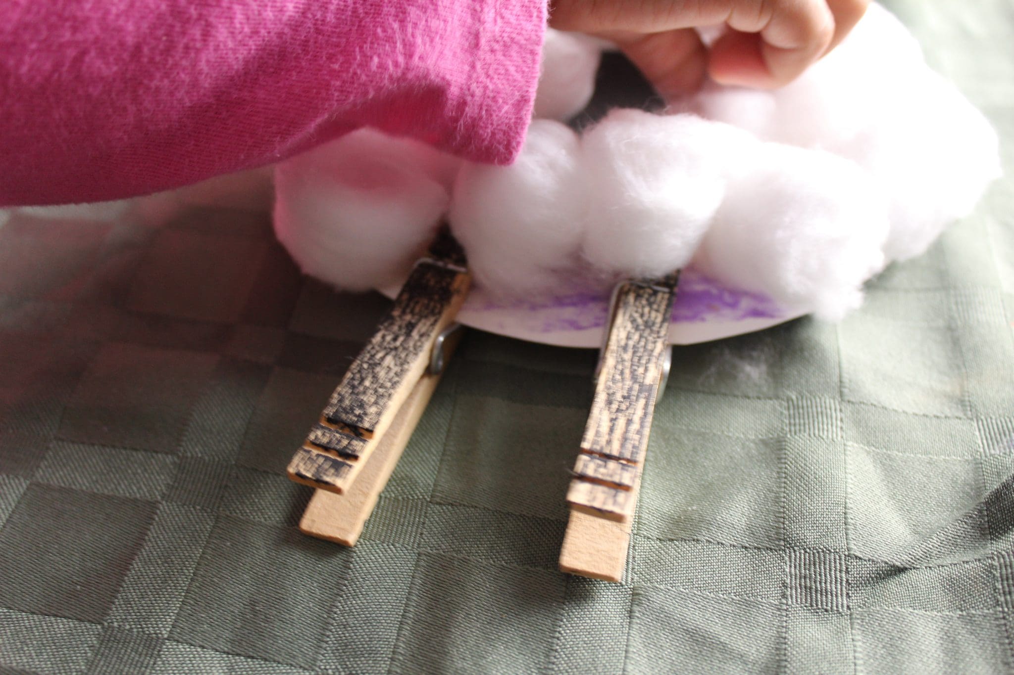 Easy Toddler Sheep Craft using cotton balls