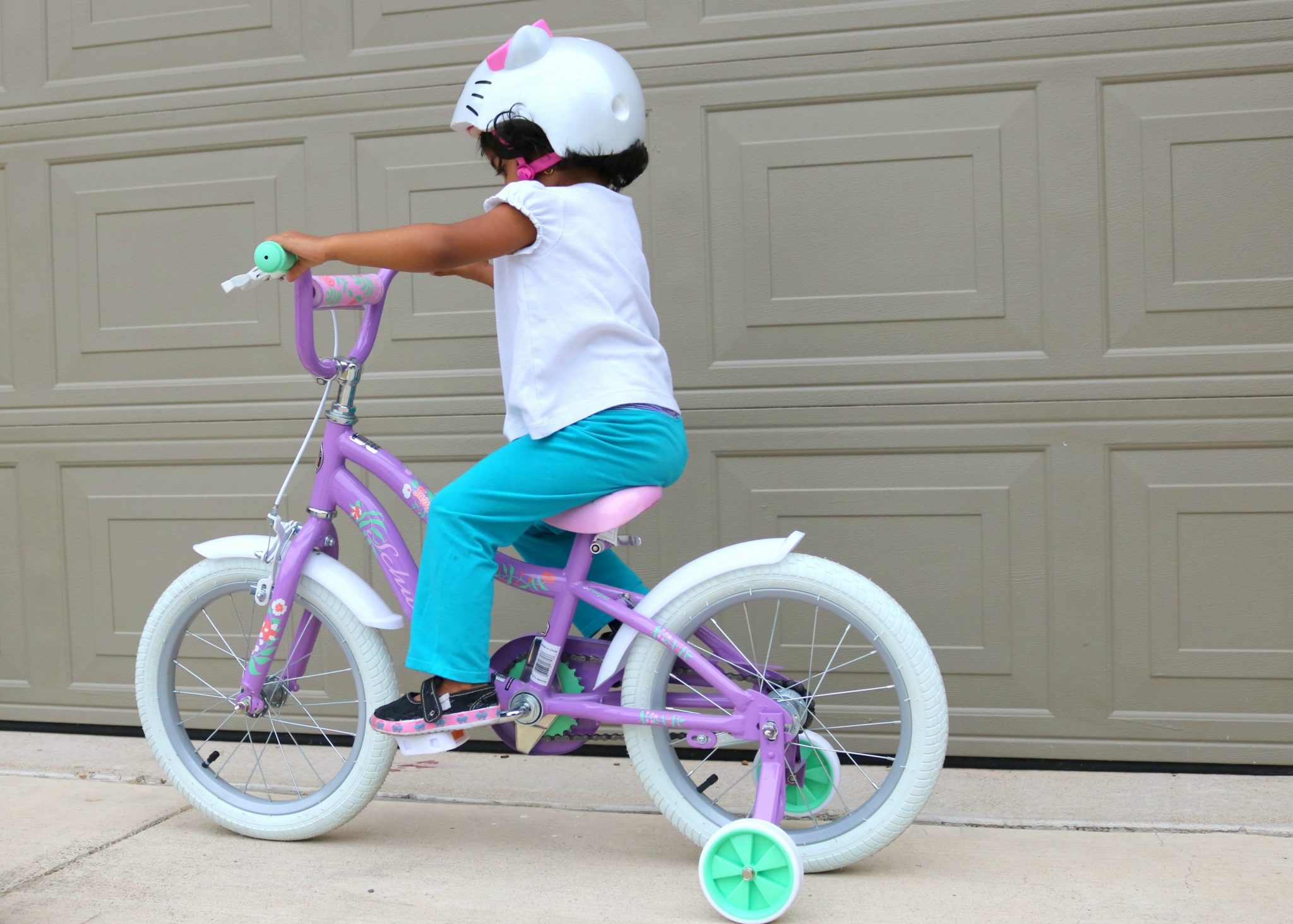 Little girls store first bike