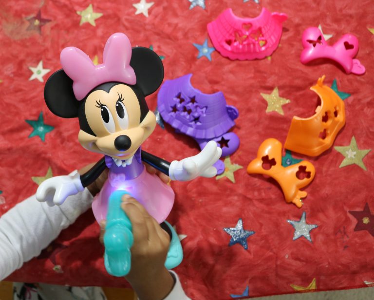 Fun with the Disney Minnie Mouse Stencil N’ Style Minnie
