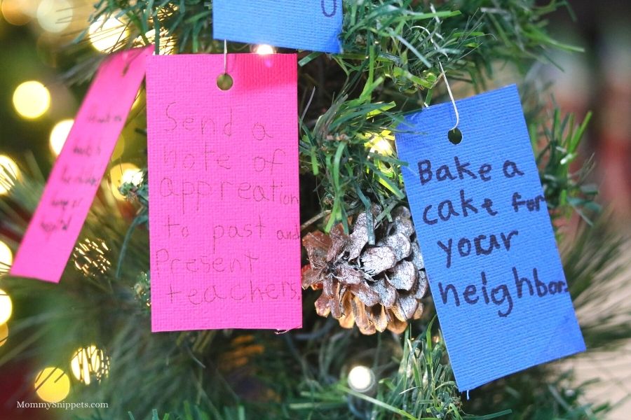 Random Acts of Kindness Christmas Tree.- MommySnippets.com 