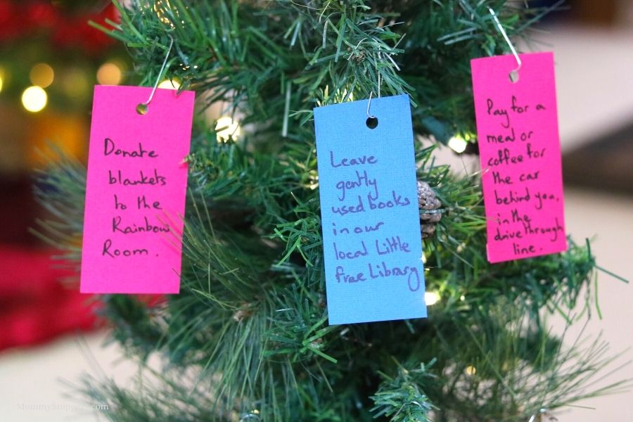 Random Acts of Kindness Christmas Tree.- MommySnippets.com (3)