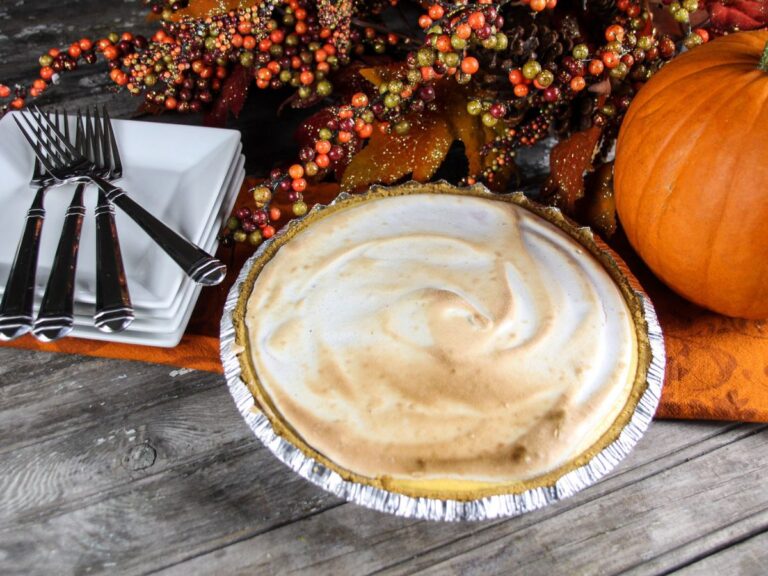 Easy Pumpkin Mousse Pie Recipe – a No Bake Fall Dessert to Try!