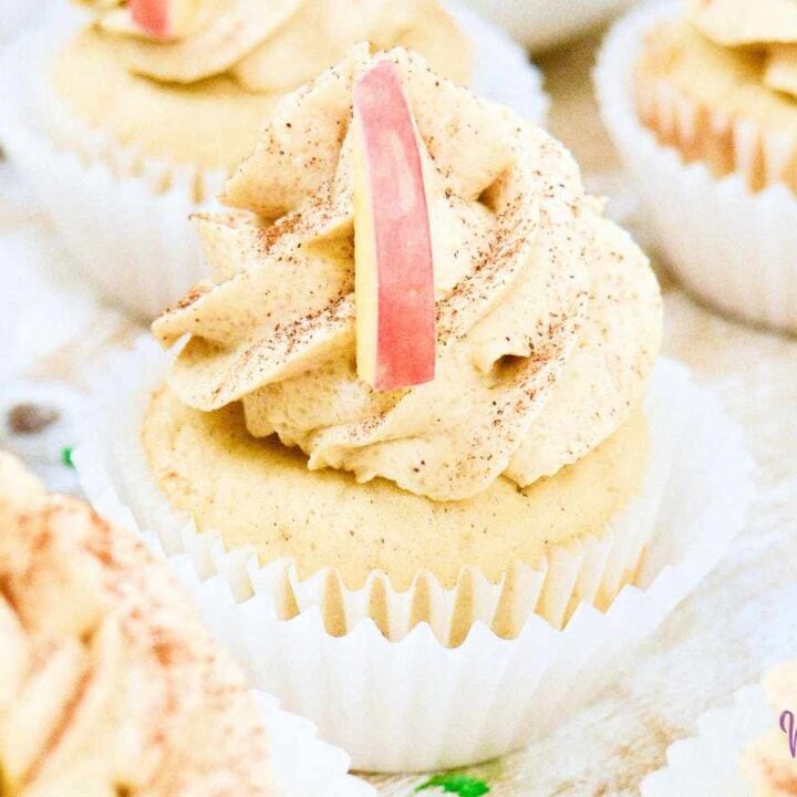 apple cider cupcakes with cinnamon buttercream frosting