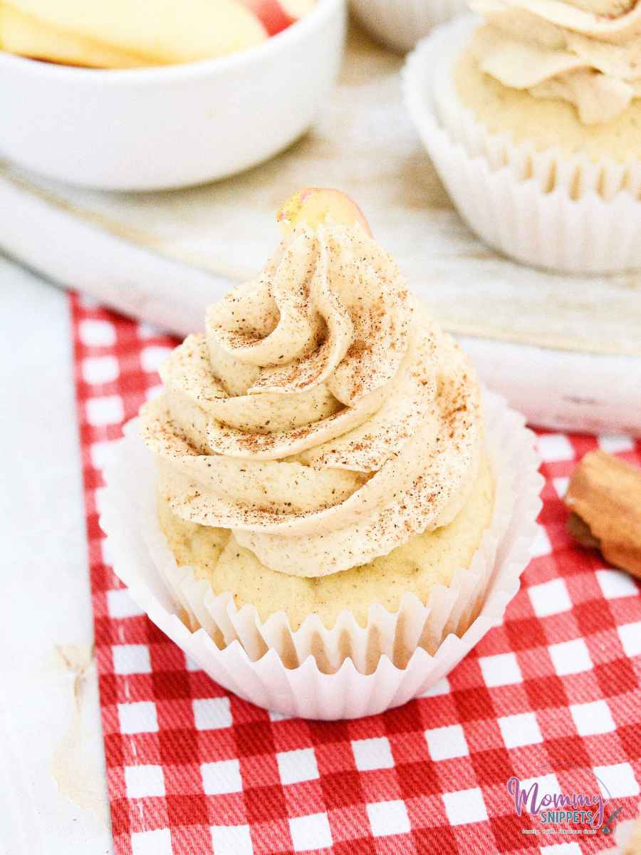 apple cider cupcake with apple slice